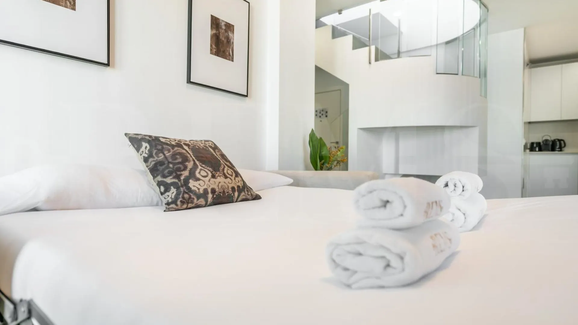 Modern Apartment With Private Terrace By Rems Málaga