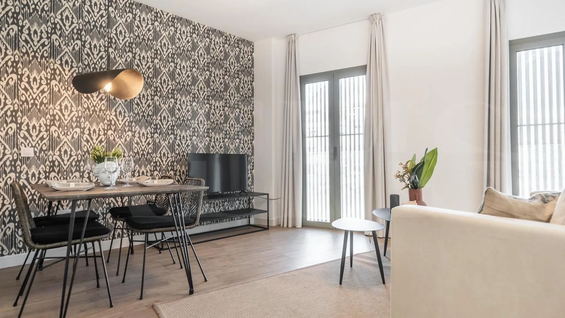 Modern Apartment With Private Terrace By Rems Malaga